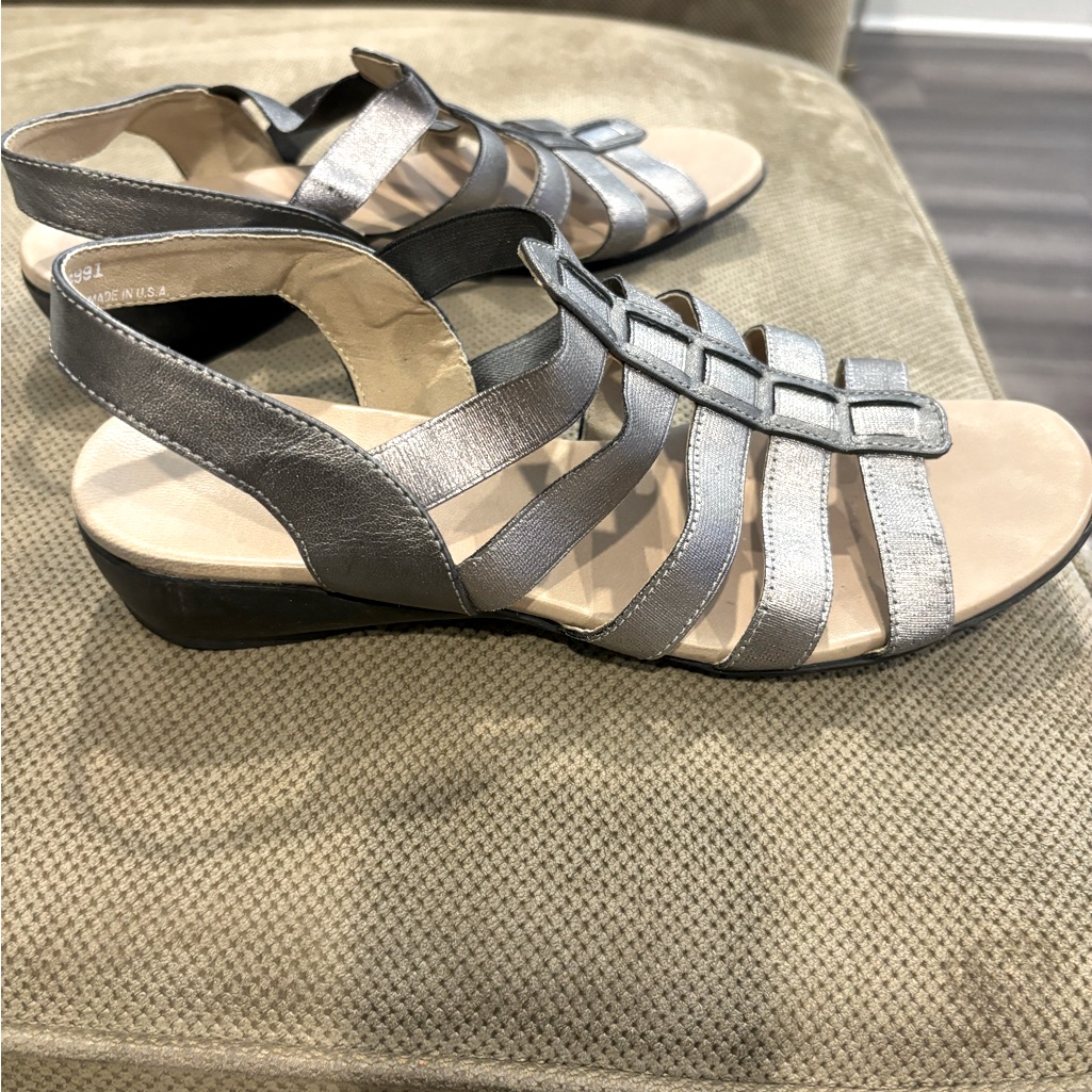 Munro Woman, Sandals Size 8